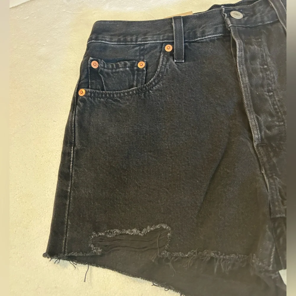 Levi’s NWT black 501 original fit high rise distressed black denim jean shorts